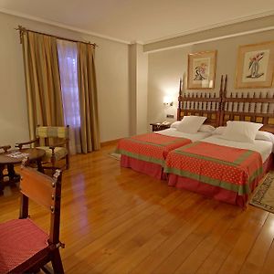 Standard Zimmer mit Kingsize-Bett